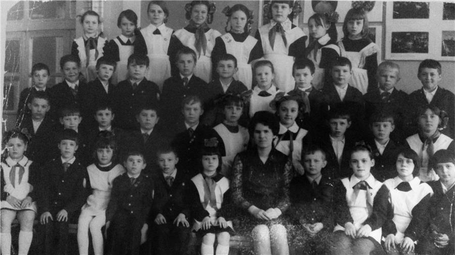 25 мая 1977года, 3А  школа №49, учитель начальных классов  Лариса Михайловна Лебедкина. Прислала Любовь Кугач