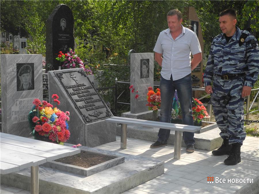 Ветеран омона. Старший прапорщик могила. Захоронение ветерана ОМОН В Екатеринбурге.