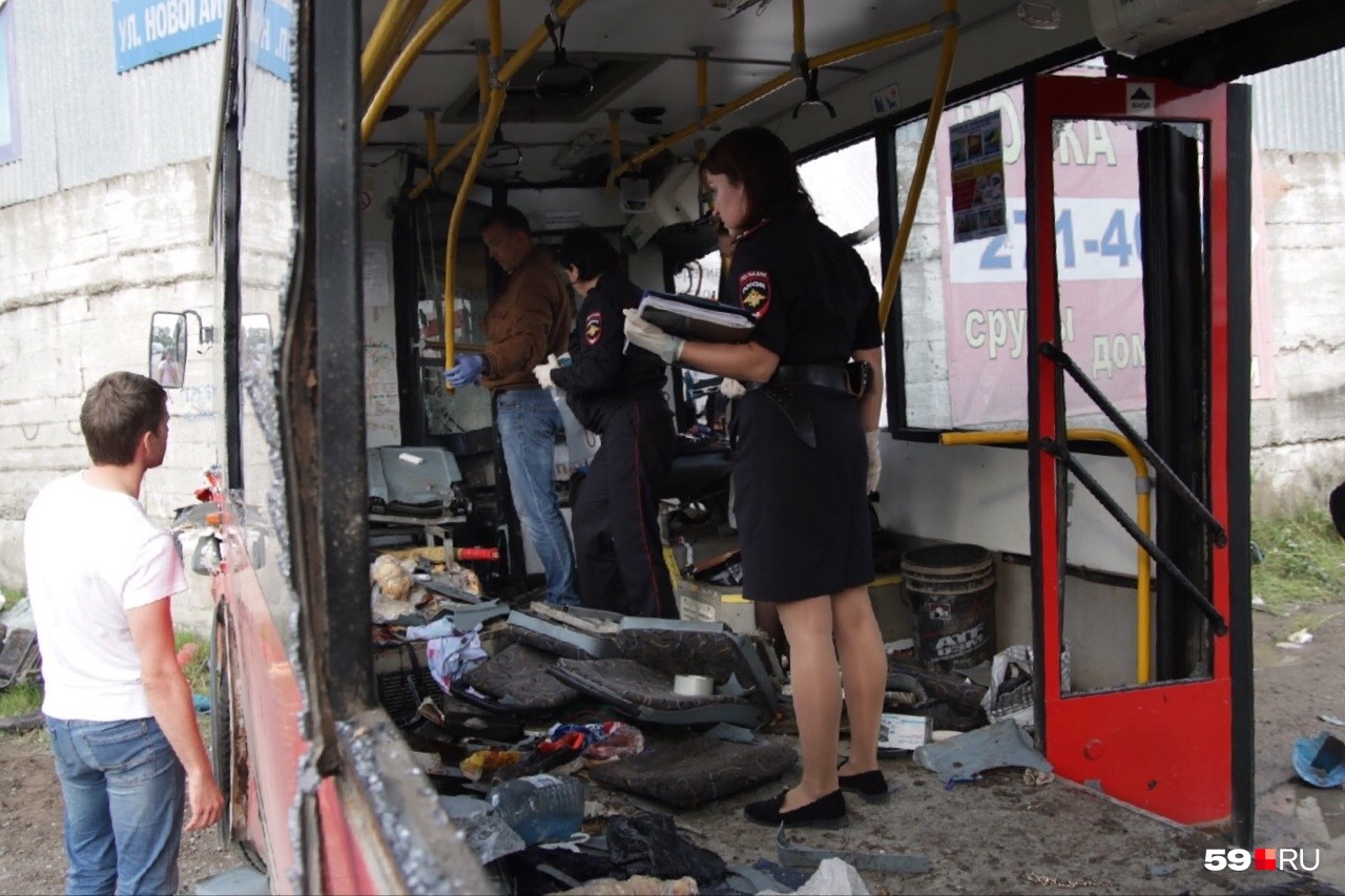 В Перми пассажирский автобус врезался в дом. 32 человека пострадали | Всe  нoвoсти Нижнегo Тaгилa