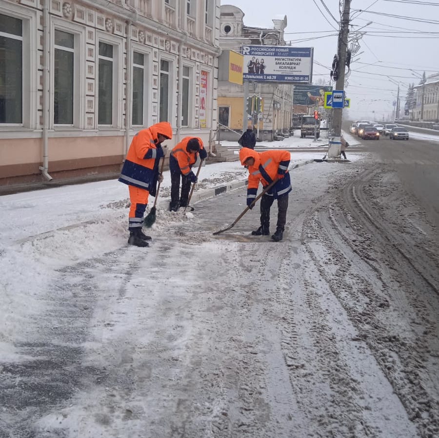 Справляются ли коммунальщики Тагила с началом снегопадов?