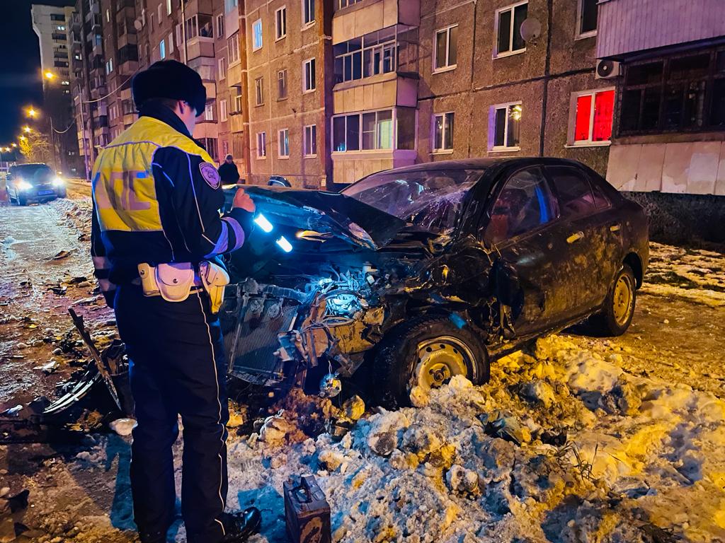 В Нижнем Тагиле три автомобиля не поделили дорогу. Есть пострадавшие |  05.11.2023 | Нижний Тагил - БезФормата