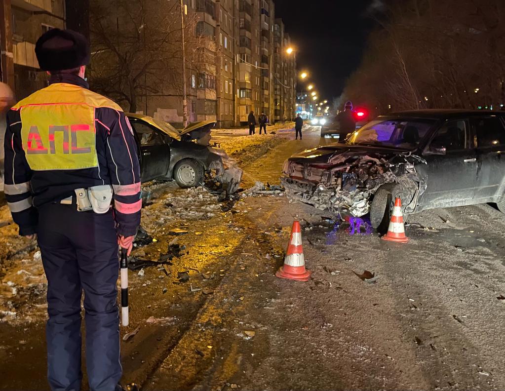 В Нижнем Тагиле три автомобиля не поделили дорогу. Есть пострадавшие |  05.11.2023 | Нижний Тагил - БезФормата