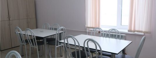 В Екатеринбурге после отравления на выпускном госпитализировали студентов института прокуратуры