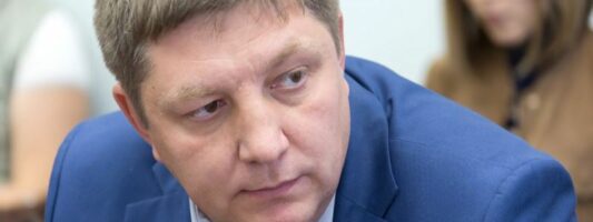 Депутат Госдумы от Нижнего Тагила Константин Захаров оказался в подвале рейтинга полезности парламентариев