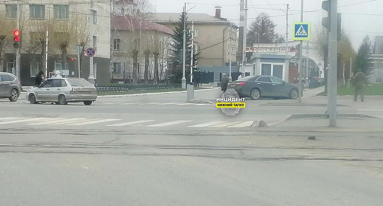 В Нижнем Тагиле иномарку отбросило на будку охраны УВЗ | 07.05.2024 | Нижний  Тагил - БезФормата