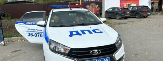 В Нижнем Тагиле Mazda вылетела с дороги и снесла забор