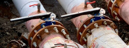 В Нижнем Тагиле в канализацию выкинули двигатель, устроив потоп