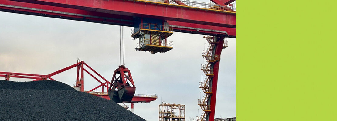 Грузит 32 тонны за раз