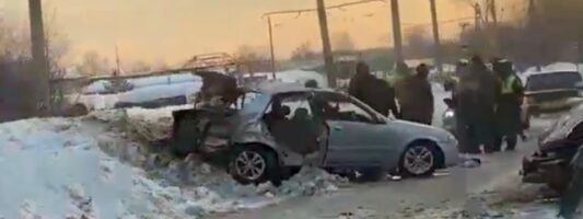 На Восточном шоссе после лобового ДТП вспыхнула Mazda