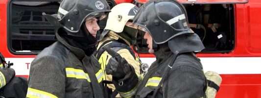 Дым, завалы и 10 пострадавших: пожарные Нижнего Тагила отработали ЧП в детском дворце