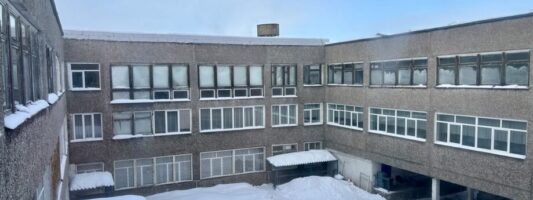 Школу в Нижнем Тагиле топит после ремонта кровли за 35 миллионов