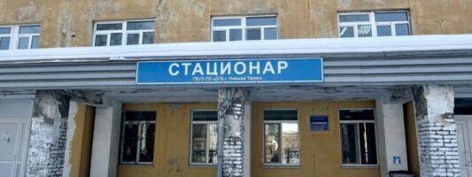 В Нижнем Тагиле на ребенка рухнул снег во время уборки крыши