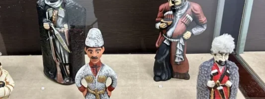 Хлебный король Станислав Бойко подарил музею Нижнего Тагила коллекцию штофов из разных стран