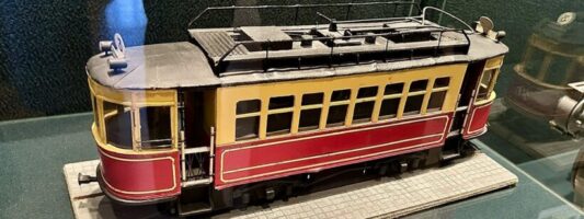 Поезда, паровозы и целая станция: в Нижнем Тагиле показывают миниатюры техники