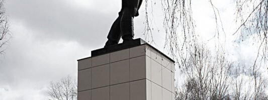 Под Нижним Тагилом отремонтируют памятник, открытый к 40-летию Победы