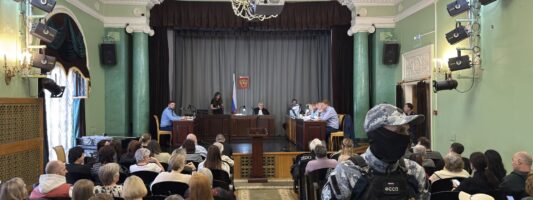 Голословные обвинения или системная халатность? Чем кончился первый день суда по делу о взрыве газа на Сибирской