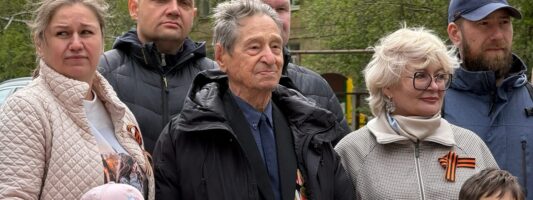 В Нижнем Тагиле для 98-летнего ветерана Бориса Толмачёва отыграли концерт
