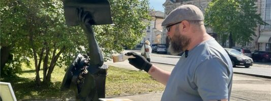 В Нижнем Тагиле вылечили от ржавчины железные скульптуры
