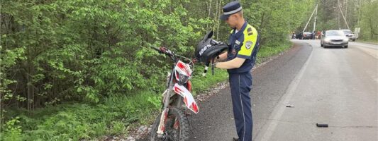 В Нижнем Тагиле подростки на питбайке влетели в лоб иномарке