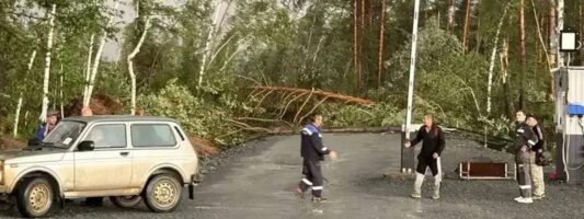 Торнадо пронесся по Среднему Уралу: что известно о разрушениях