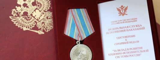 Мэр Нижнего Тагила получил медаль ФСИН за «золотые» остановки и исправцентры