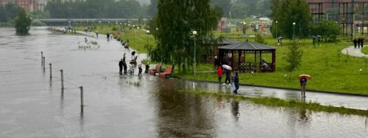 В Нижнем Тагиле топит парк Народный, закрыта улица Серова