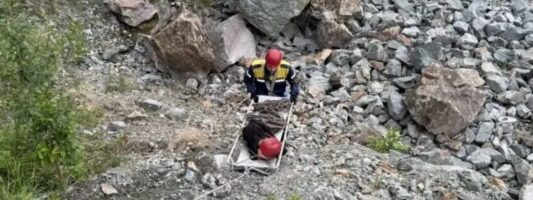 Подросток сорвался с 20-метровой высоты в карьере в Нижнем Тагиле