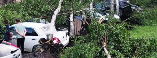 Смерч в Кушве: сколько домов разрушено, что со светом и как помогают жителям