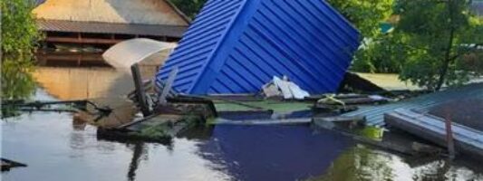 Сад в Нижнем Тагиле ушел под воду за три часа: люди потеряли технику, мебель и урожай