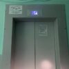 Жители Нижнего Тагила начали массово застревать в лифтах: причина