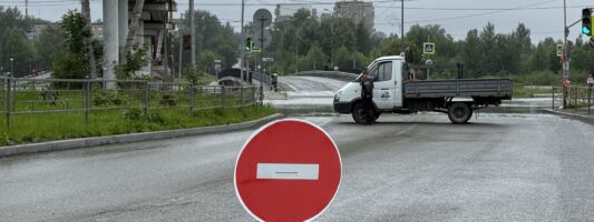 В Нижнем Тагиле из-за паводка закрыли мост на улице Красноармейской