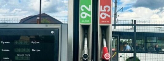 Крупные нефтяники сократили поставки топлива в Свердловскую область на 4%