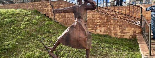 Новые скульптуры поставили в Нижнем Тагиле. Где их посмотреть?