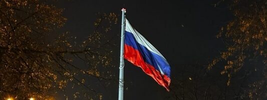 Прокуратура оспаривает законность 50-метрового флагштока в Нижнем Тагиле