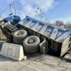 В Нижнем Тагиле самосвал с асфальтом провалился под землю